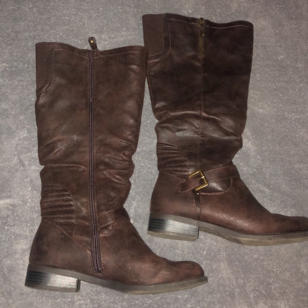Chocolate knee-length boots👢